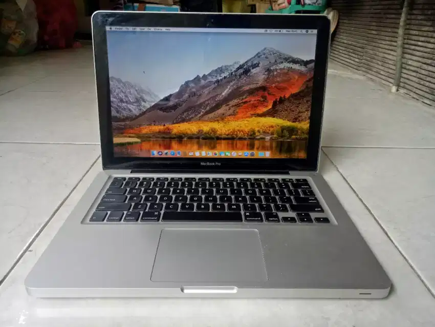 Macbook pro i7 10gb 750gb 13 inch 2011