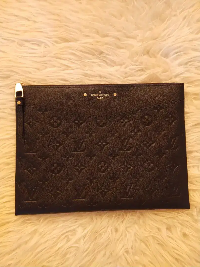 Luxury LOUIS VUITTON handbag sangat fashionable dan stylish maksimal