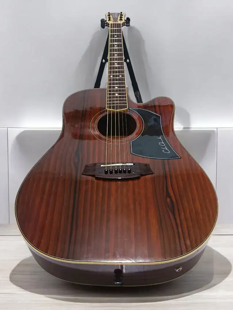 Gitar akustik elektrik cole clark