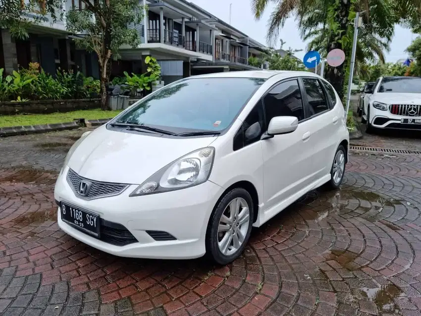 HONDA JAZZ RS MATIC 2009 PUTIH