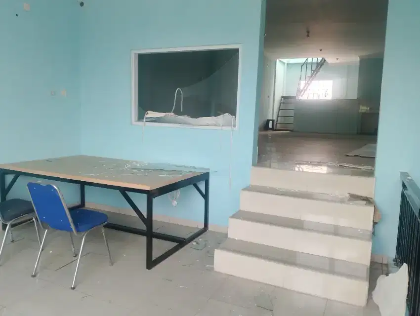 disewakan/di jual Ruko 3 Lantai