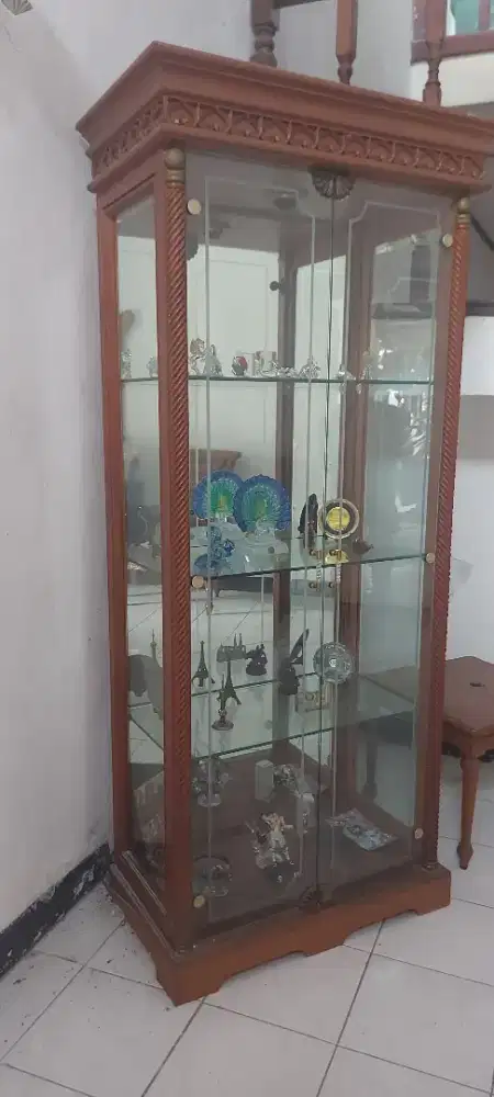 Dijual Lemari kristal