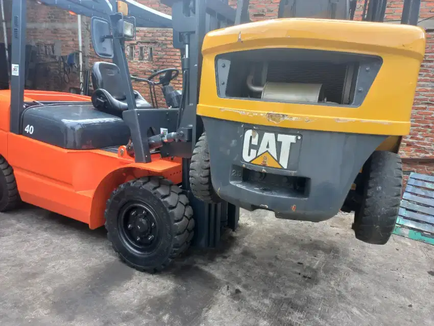 FORKLIFT DIESEL TRILIFT 4 TON ISTIMEWA