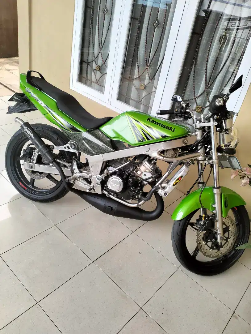 ninja R 2013 masih sangat mesin standar di jamin masih sangat mulus