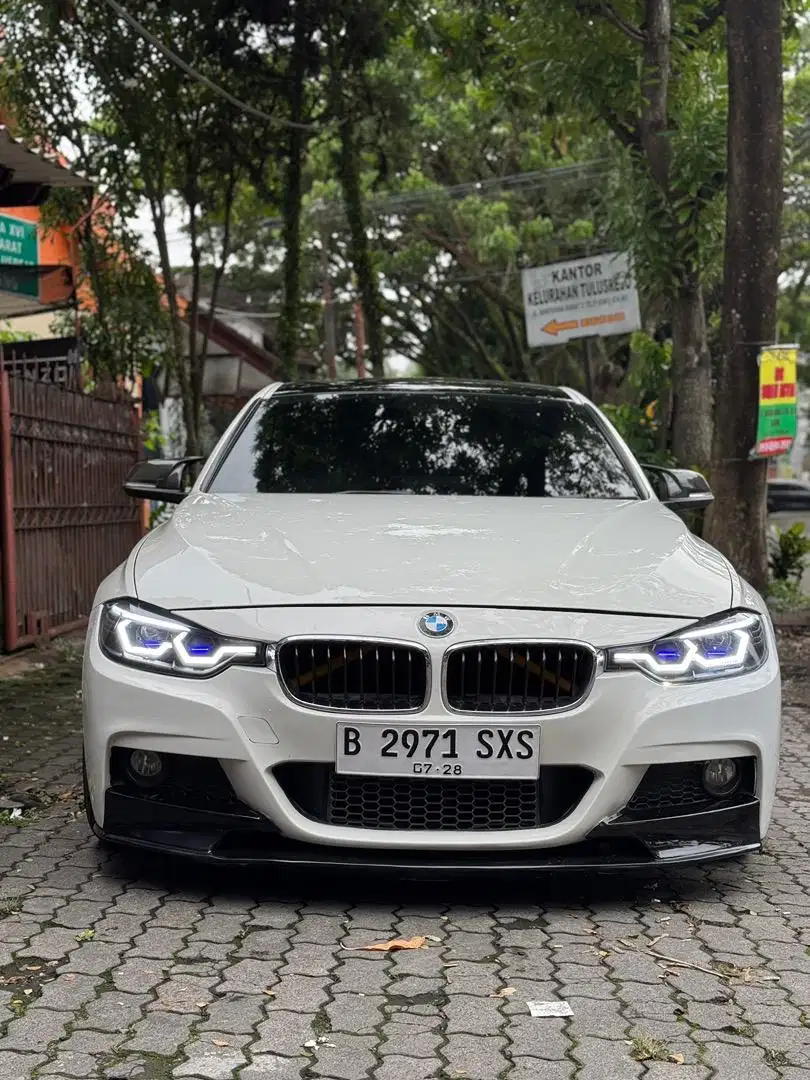 BMW 320i F30 Sport AT 2013