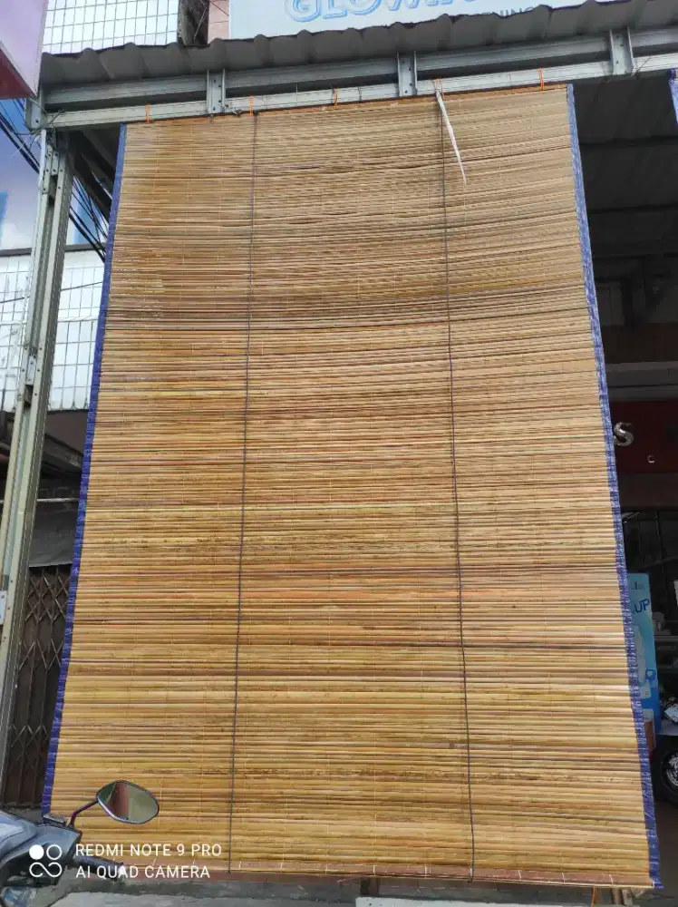 Tirai pelindung panas dan hujan