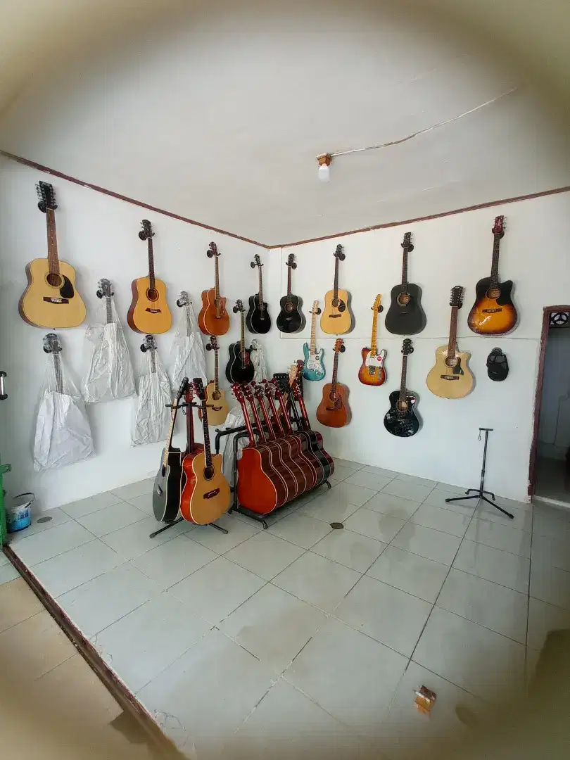 menerima service gitar akustik elektrik dan melayani penggantian senar