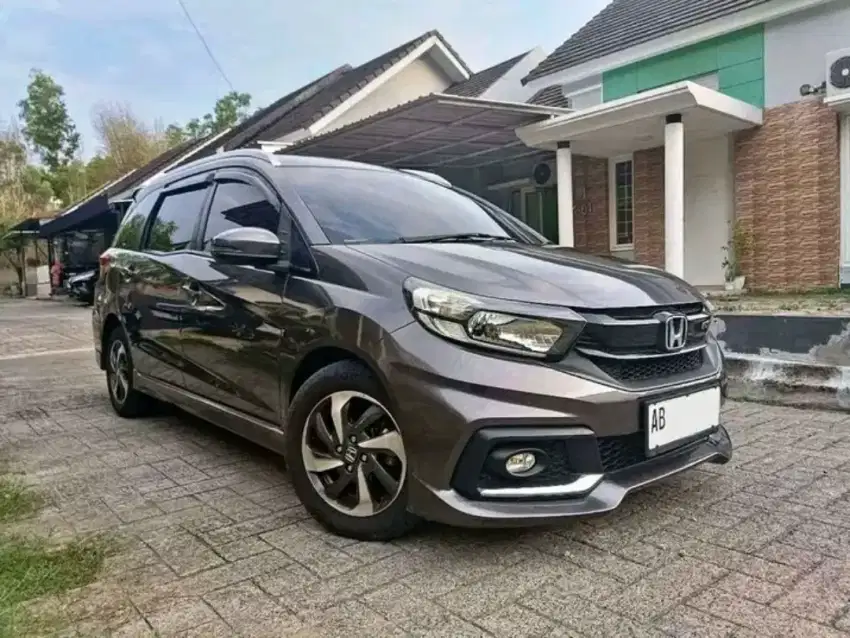 Mobil Mobilio di jogja