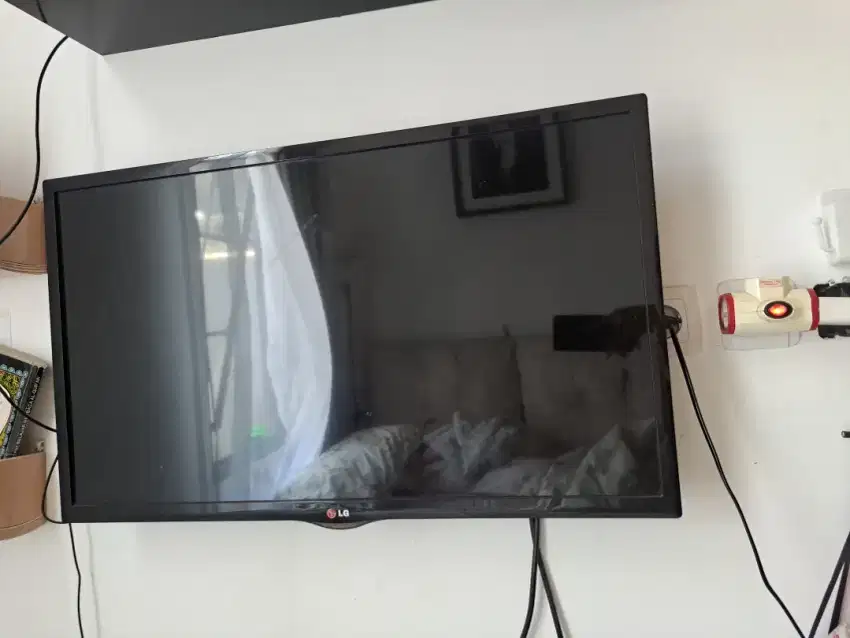 Dijual 2 tv. Merk LG 32inc dan 24 inc.