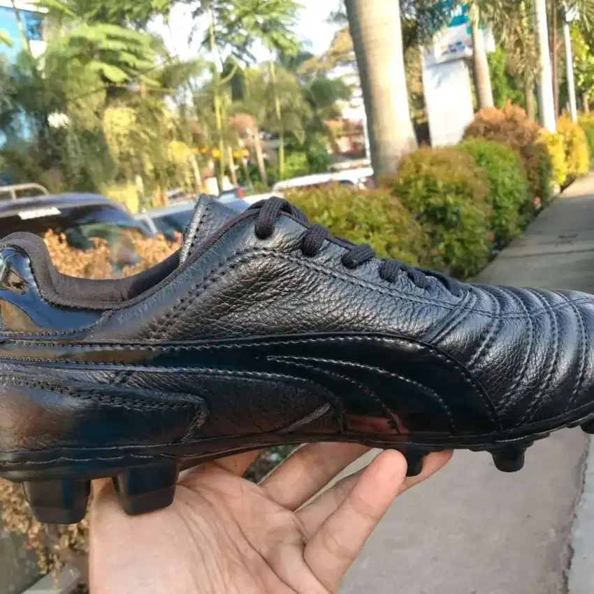 sepatu bola full kulit