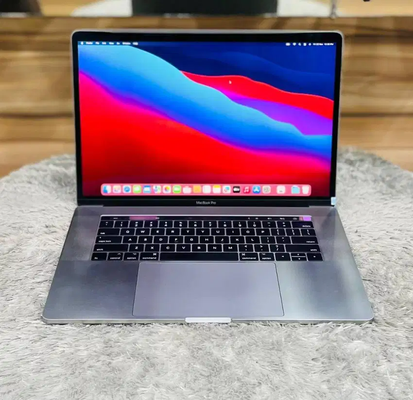 Macbook Pro 15 inc 2017  TOUCHBAR intel core i7 Ram 16Gb/1TB D-DC