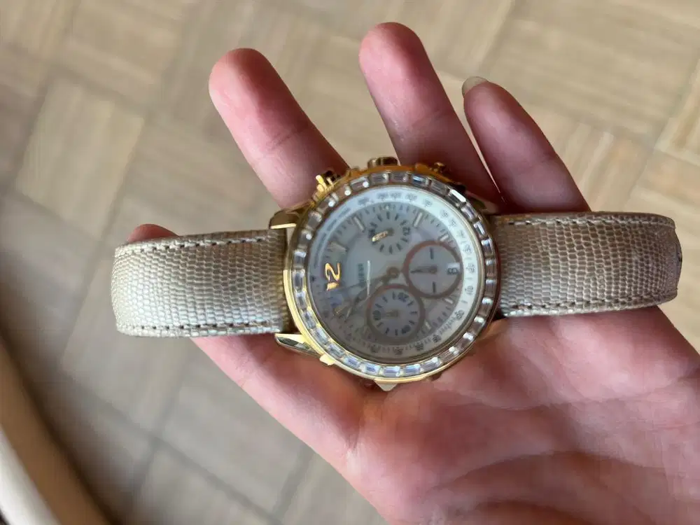Guess watch gold leather