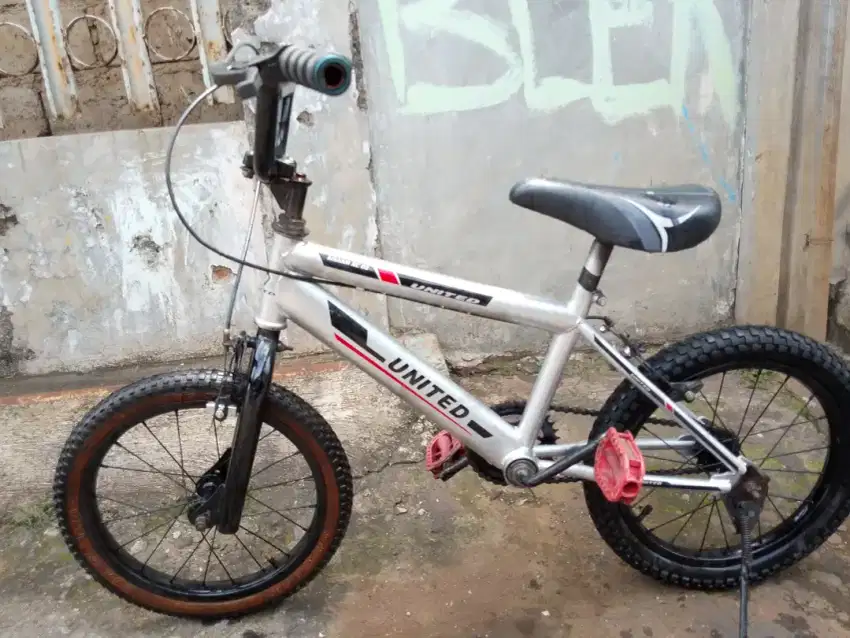 Jual sepeda bmx anak uk 16 Tinggal pakai aja.Bs dianterin ampe rumah