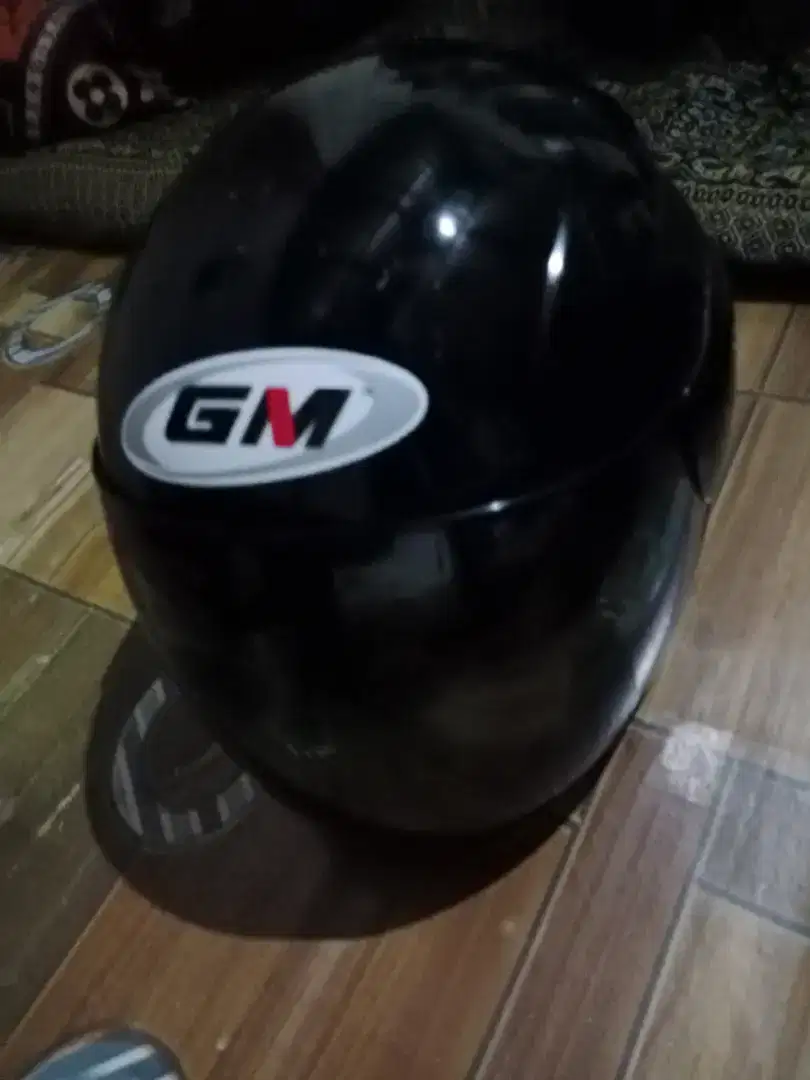 Helm GM Hitam Busa kencang bersih