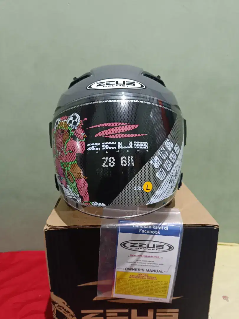 helm zeus zs 611 size L grey glossy new baru