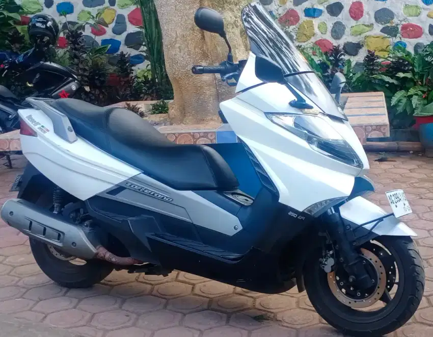 BIG SCOOTER MATIC 250 cc !! BENELLI ZAFFERANO TH 2014.