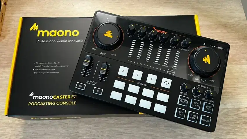 (Jual murah) Maono E2 mixer podcaster streaming (second like new)