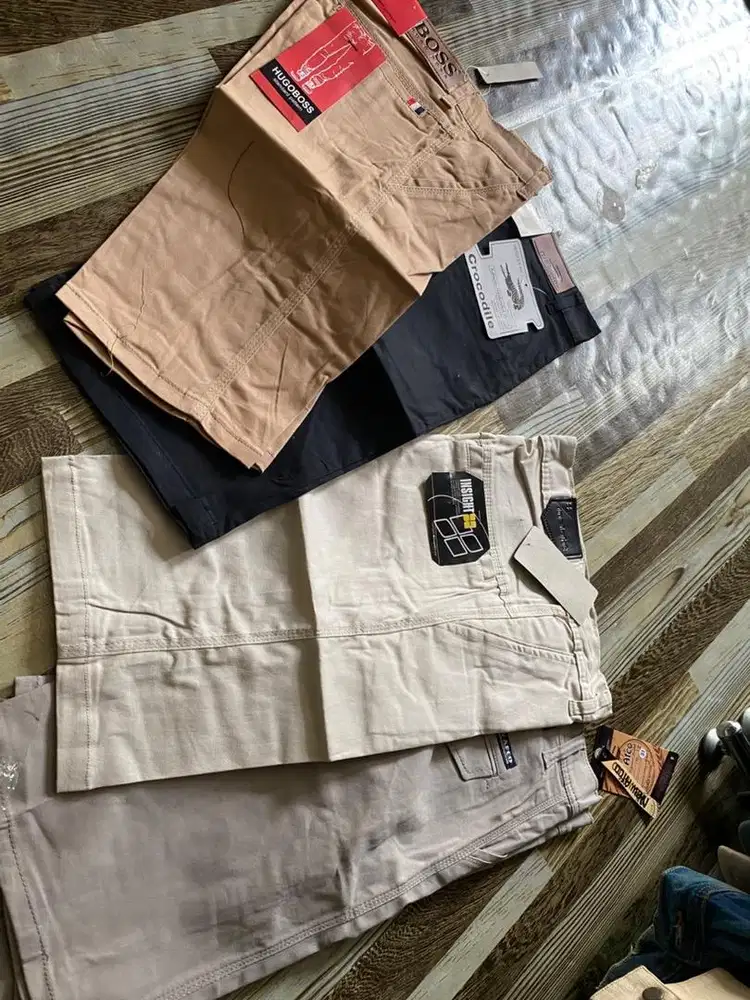 celana pendek chinos cowok