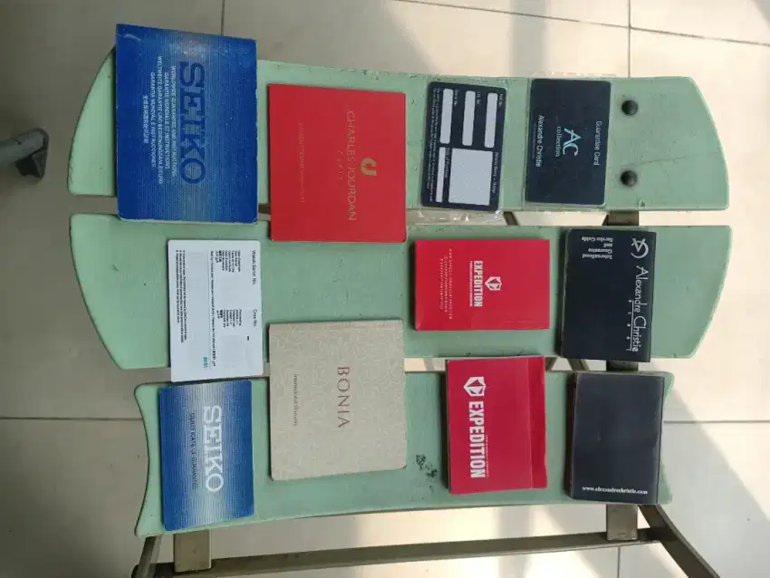 Di jual semua macam buku,kartu wa dan hp yg butuh aja