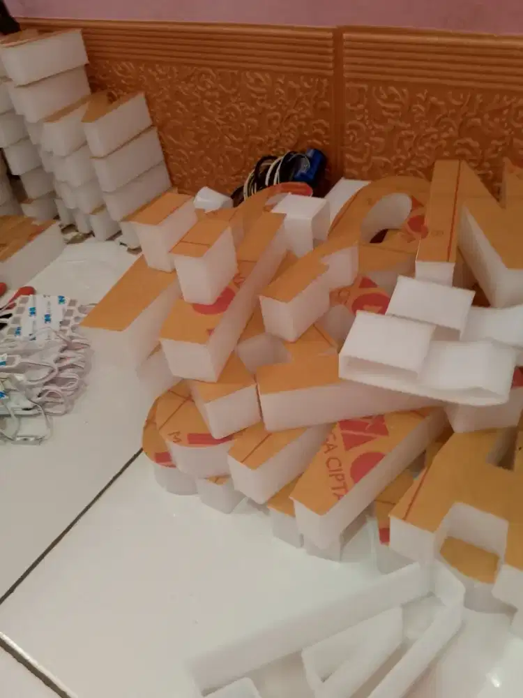 HURUF TIMBUL,NEON BOX,REKLAME TERMURAH SEJABO HARGA CINCAU