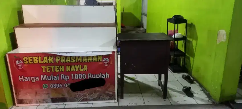 Meja seblak prasmanan