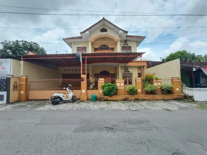 Rumah Strategis Bisa Untuk Kantor Di Jalan Palagan Dekat Monjali