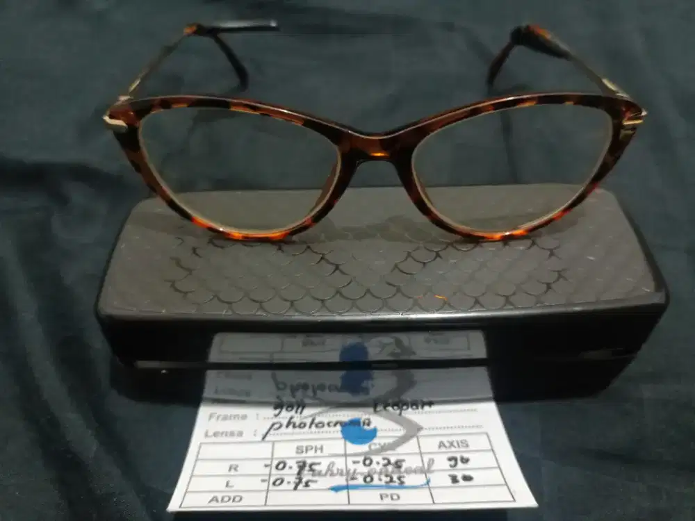 Kacamata cateyeminus motif Leopard