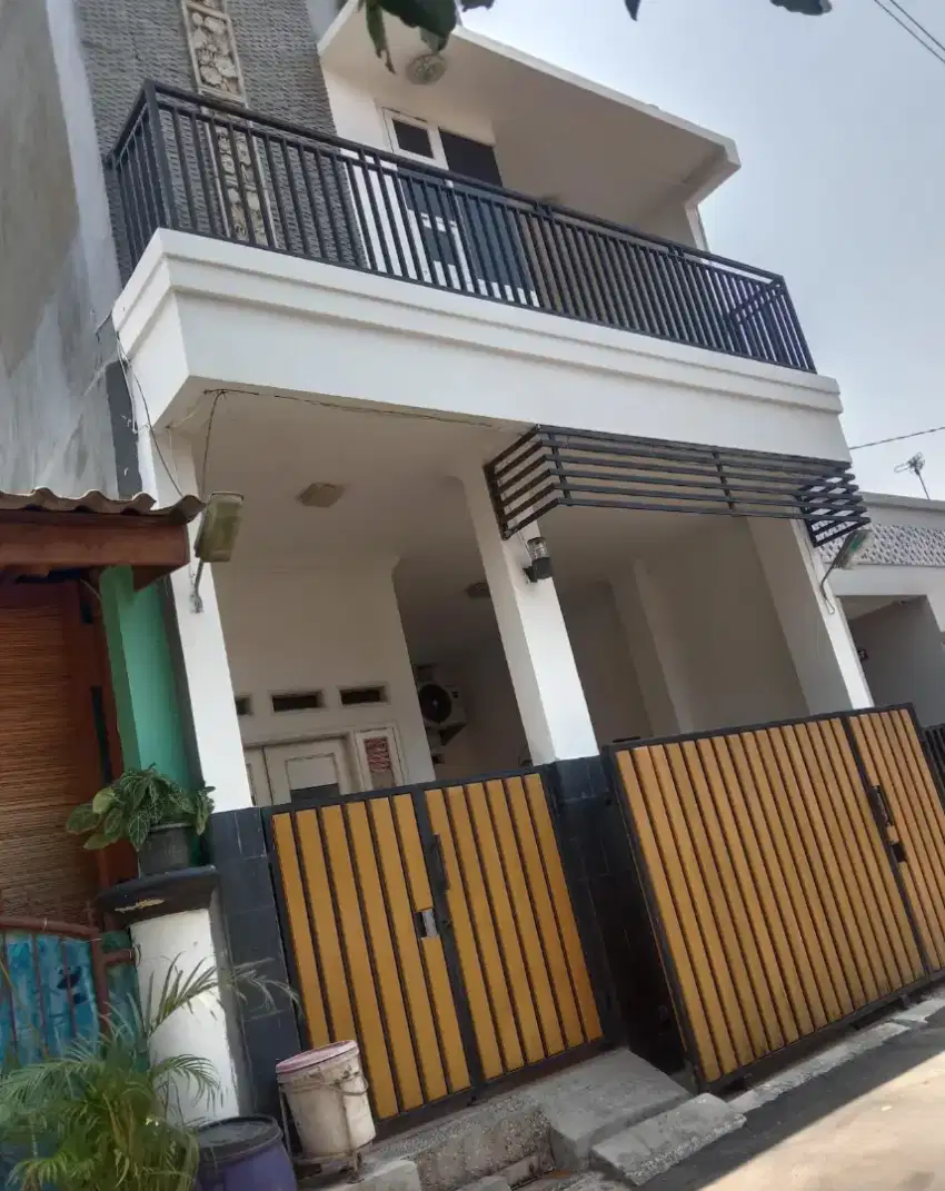 Rumah 2 lantai + 1 lantai murah Jual BU