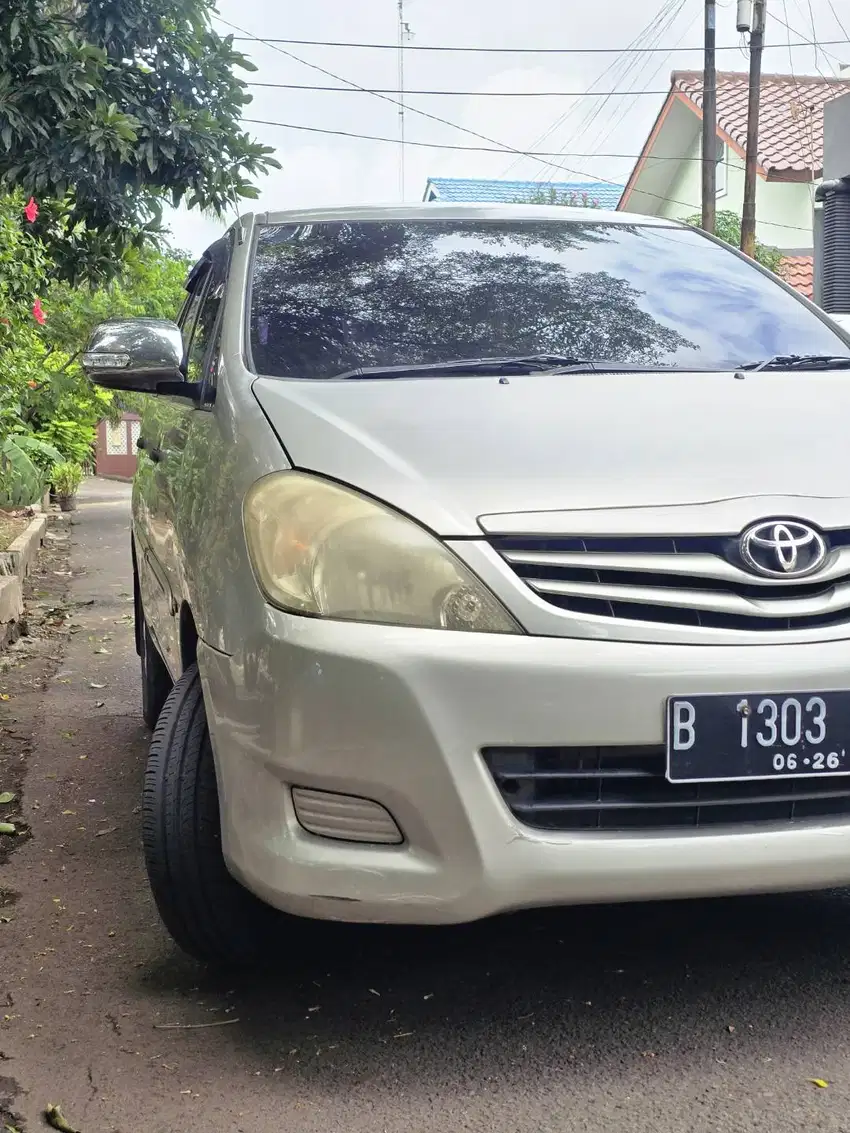 Toyota Kijang Innova 2.0 (Bensin) E Automatic 2011 - Silver