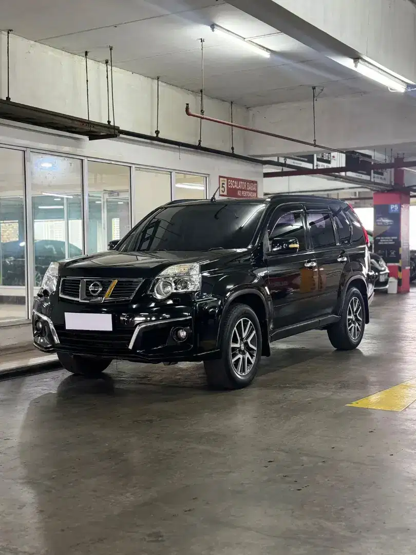 (Tdp 5 jt) Nissan Xtrail 2013 Hitam urbanite selection