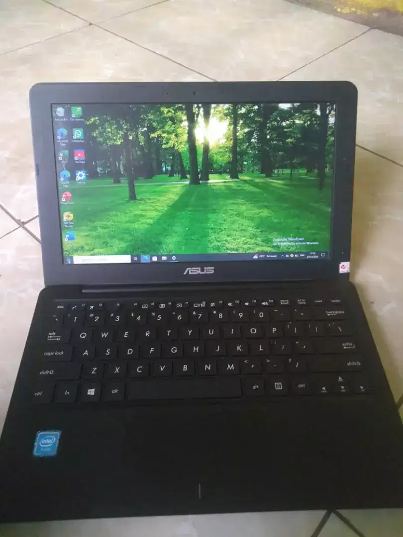 Laptop asusx200