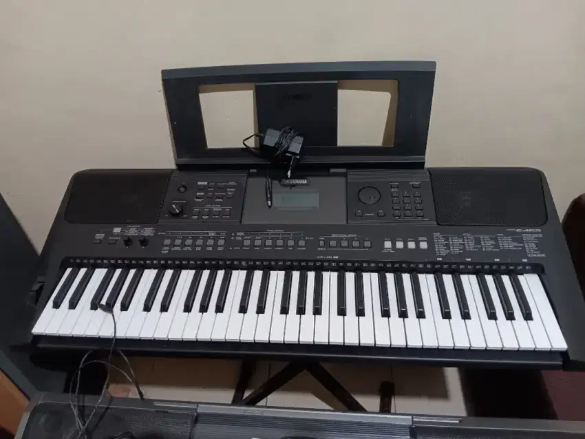 Yamaha PSR E463