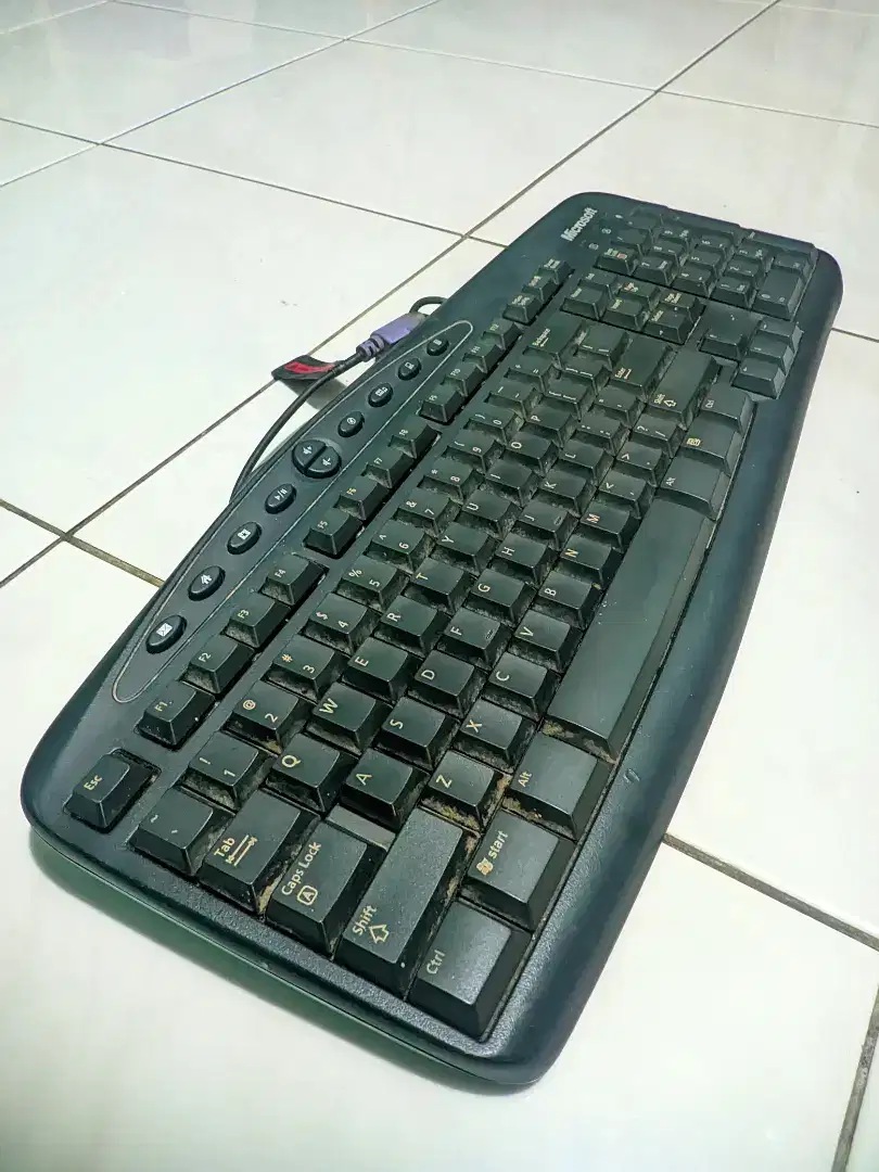 Keyboard PC tipe ps2 merk Microsoft