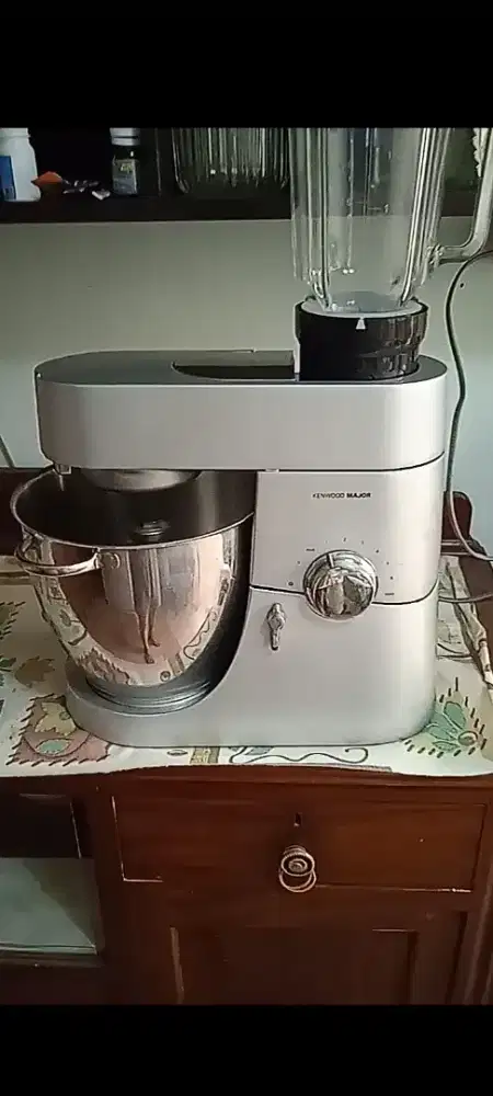 Stand Mixer Kenwood Major KM005 (Besar)+ Mixer kecil (tambahan)
