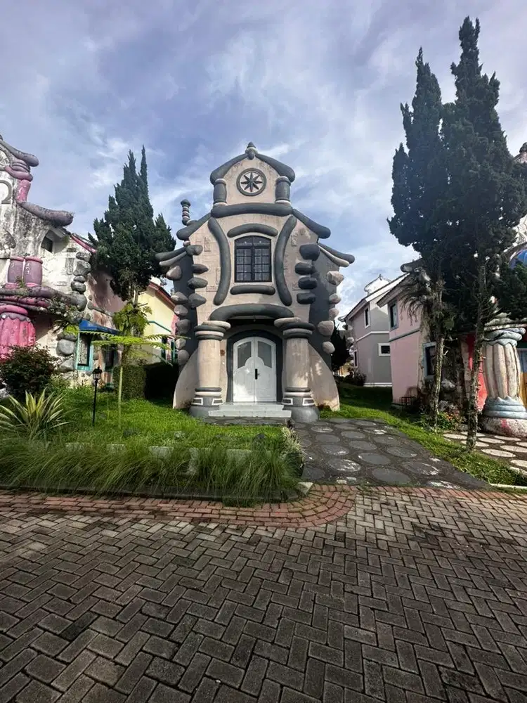 dijual villa kota bunga