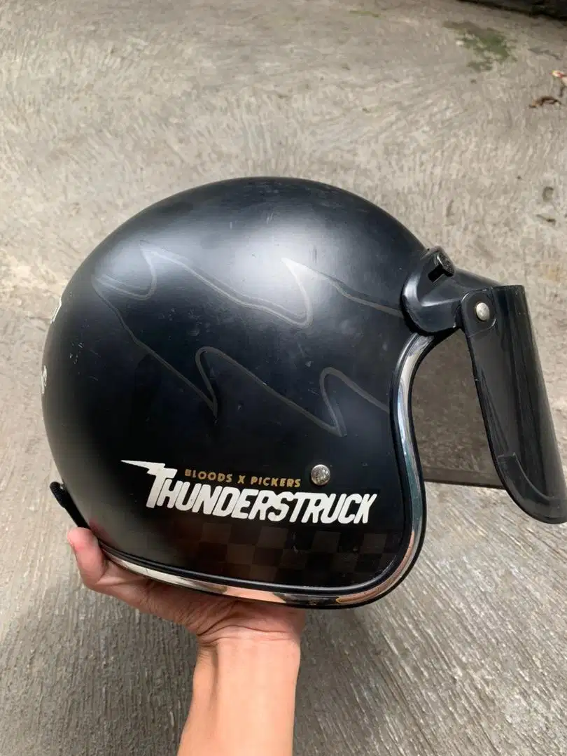 Helm bogo merk BLOODS type thunderstruck