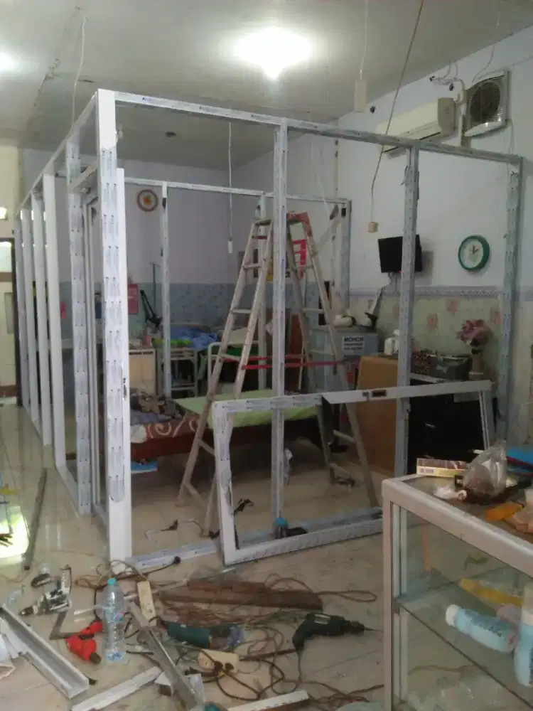 Kusen aluminium,kaca,gypsum