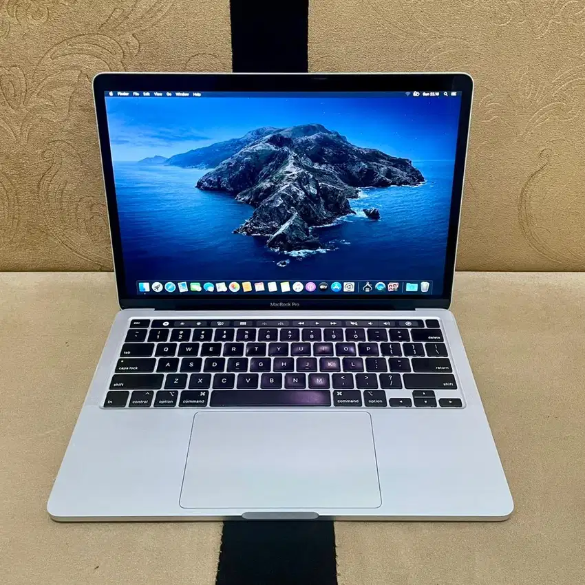 MacBook Pro 13” 2020 i5 16/512