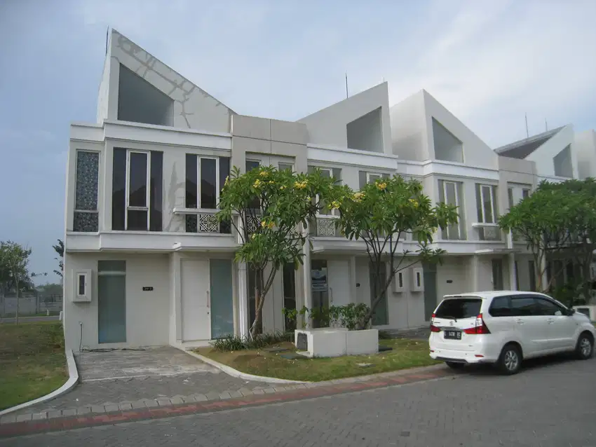 Rumah 2 lantai Minimalis Modern di Grand Pakuwon, Tandes, Surabaya