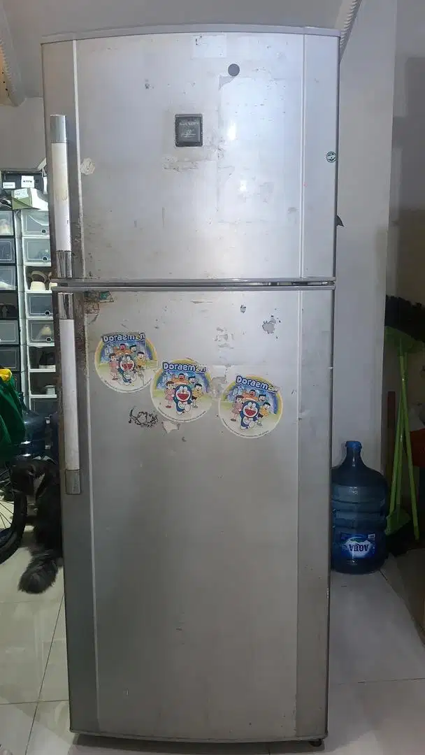 Kulkas - Freezer 2Pintu merk Sharp