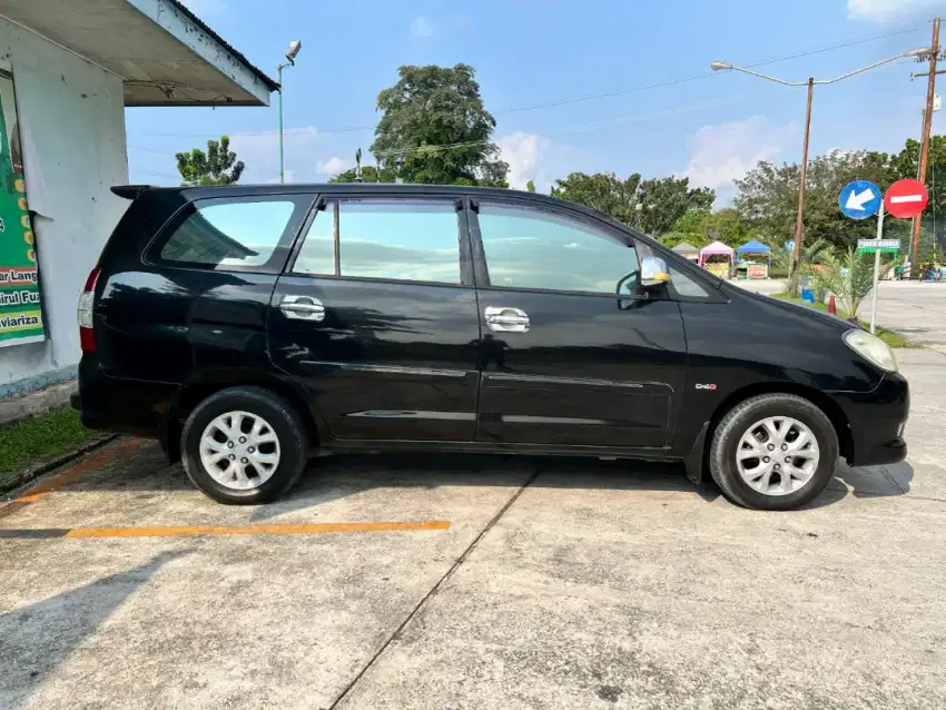 Dijual Innova DIESEL MATIC 2011