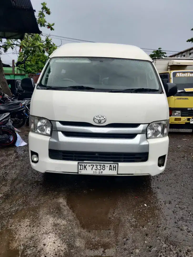 Toyota Hiace Commuter 2015