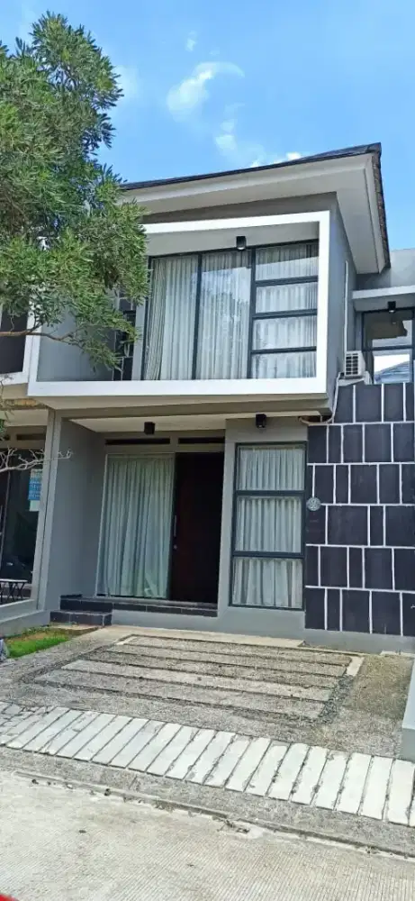 Disewakan Rumah seperti vila (Semi Furnish). Bagus & bersih terawat