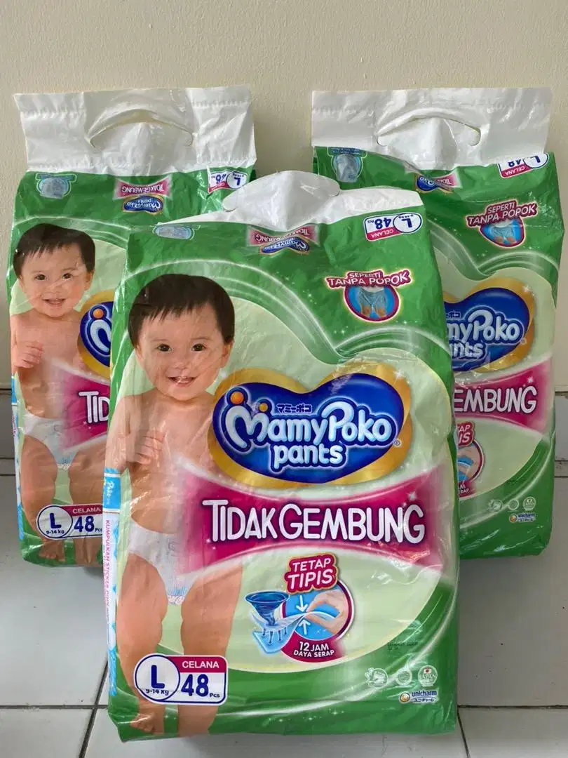 Pampers Mamypoko tipe celana ukuran L untuk bayi anak