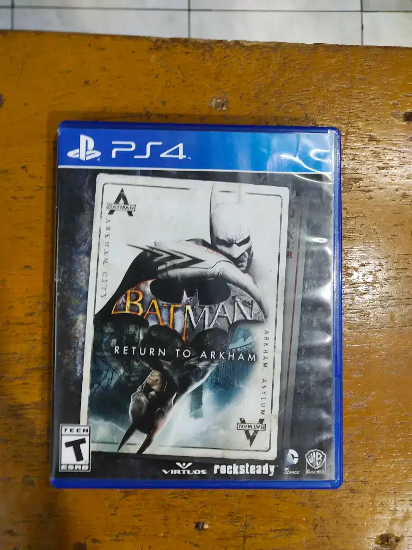 KASET PS4 BATMAN 2 IN 1 ARKHAM CITY + ARKHAM ASYLUM