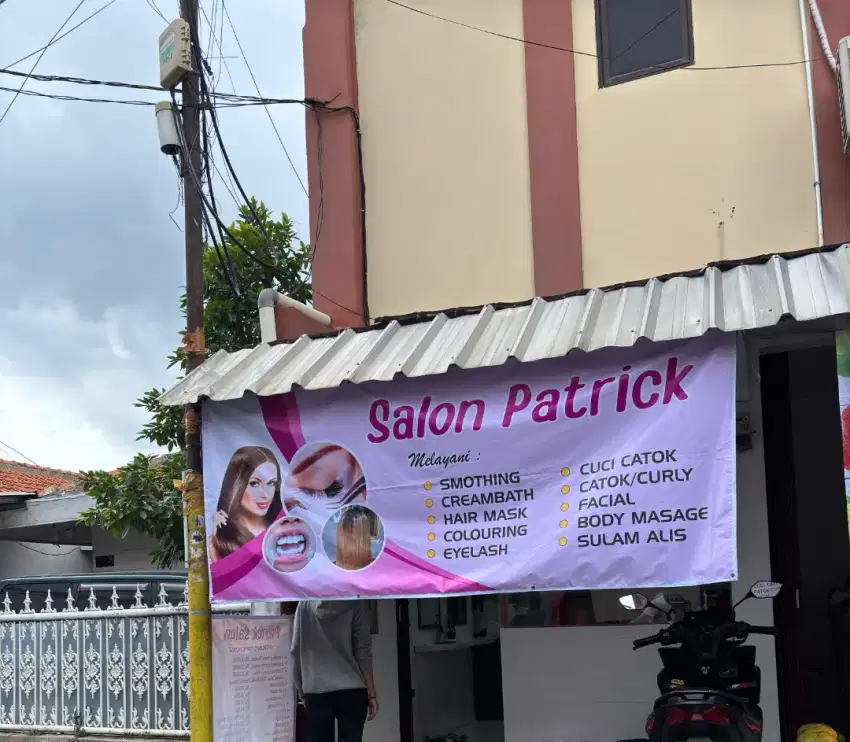 Karyawan salon berpengalaman