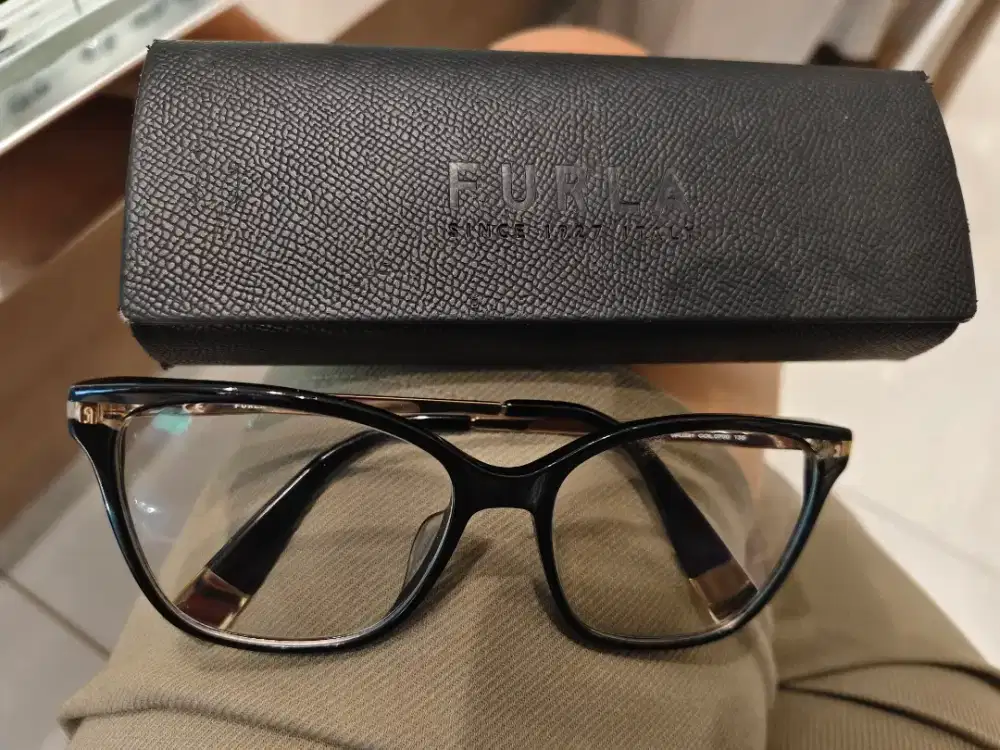 Kacamata Furla photocromic min 1
