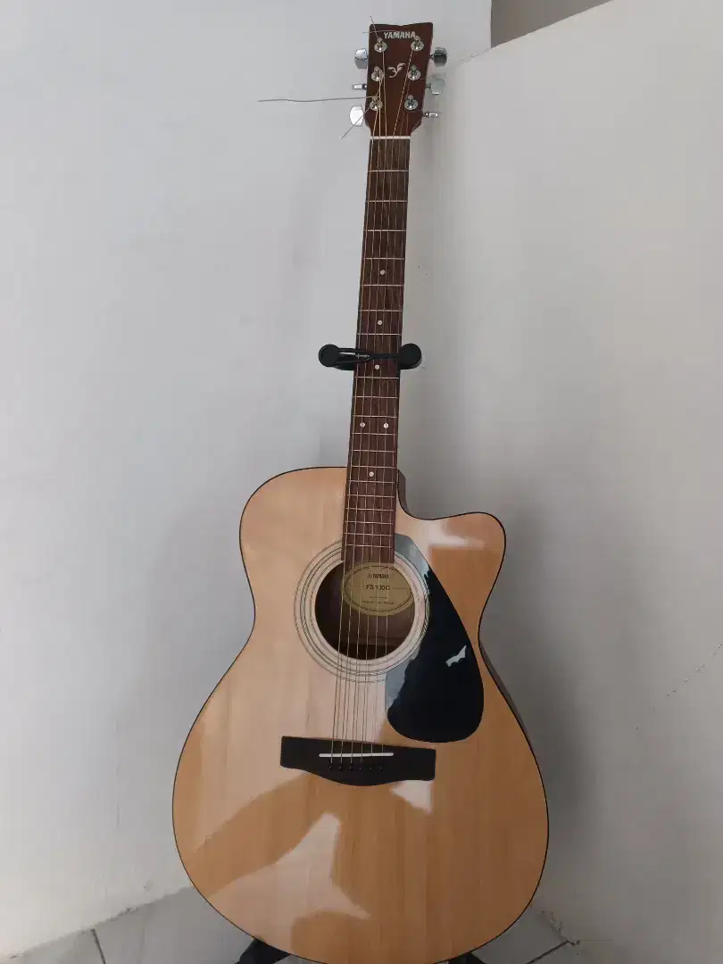 Guitar Yamaha FS100C