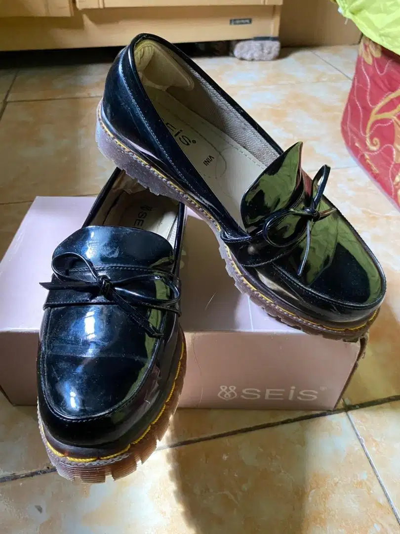 Sepatu Docmart Seis Vini