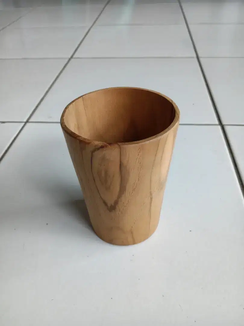 Gelas dari kayu Jati